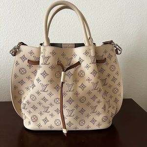 Louis Vuitton drawstring bucket style leather bag. Color cream & brown.